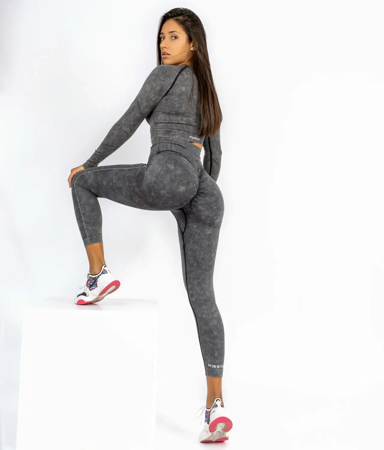 perfect-body-dark-gray-komplet-sa-topom-na-dug-rukav-1 Perfect body dark gray set with long sleeve top - Image 1